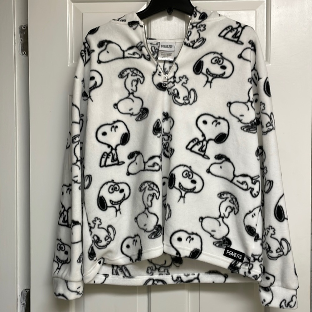 Juniors XL Snoopy Pull Over Zip Up with Hood